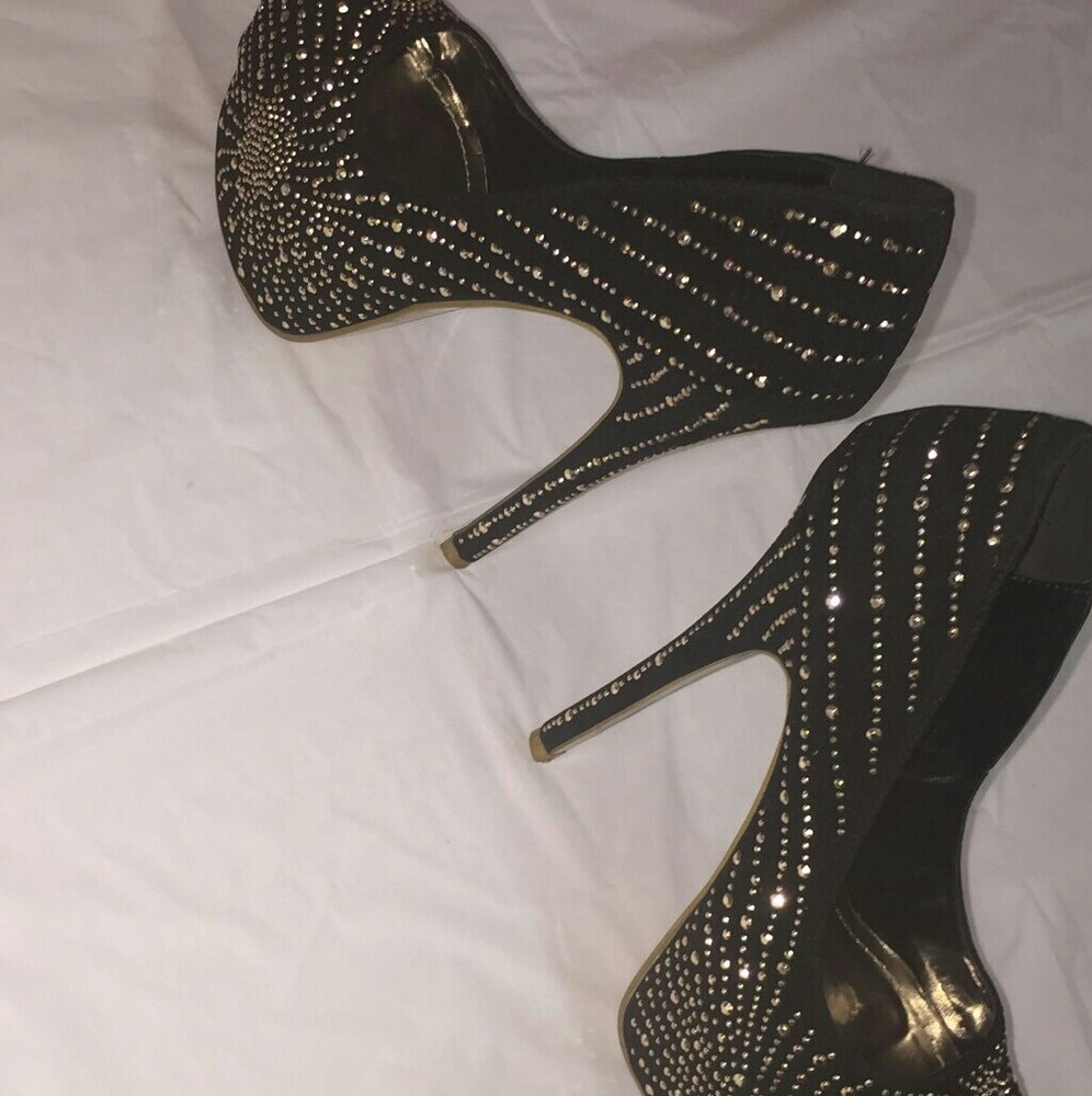 Women's high heel shoes